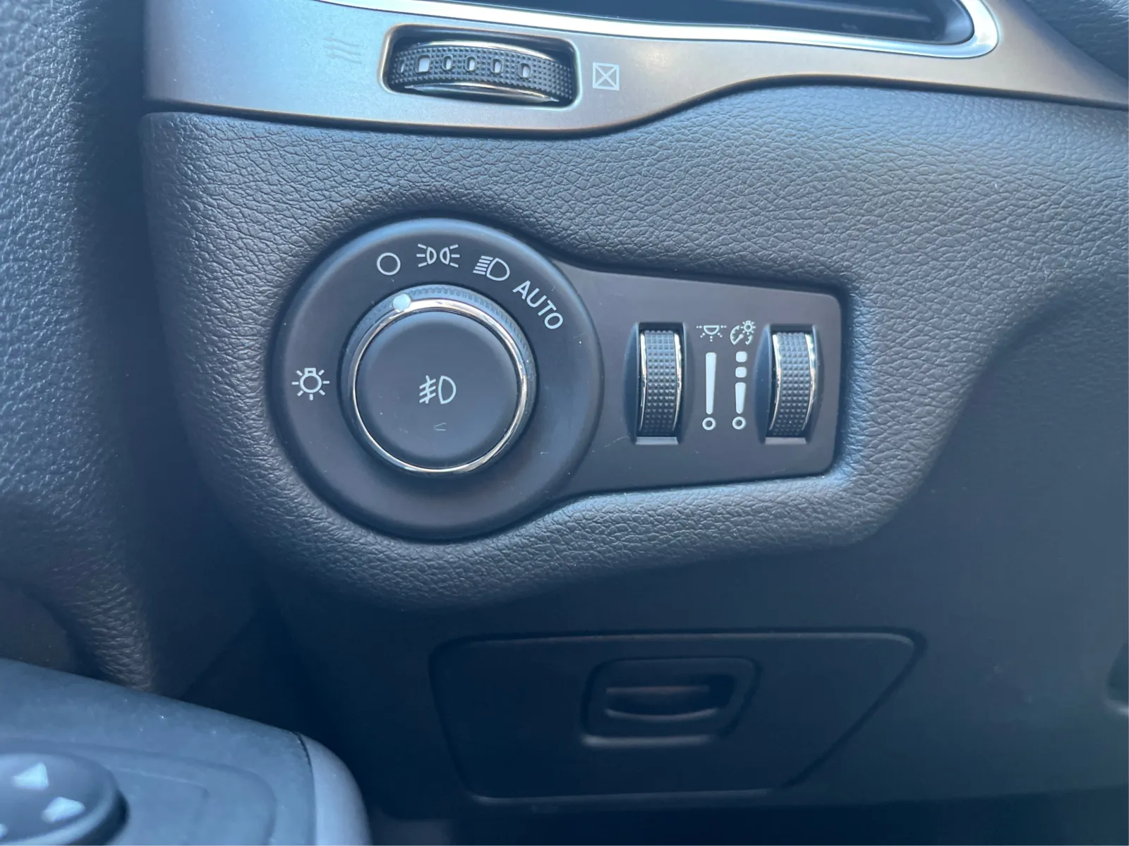Jeep Cherokee photo 18