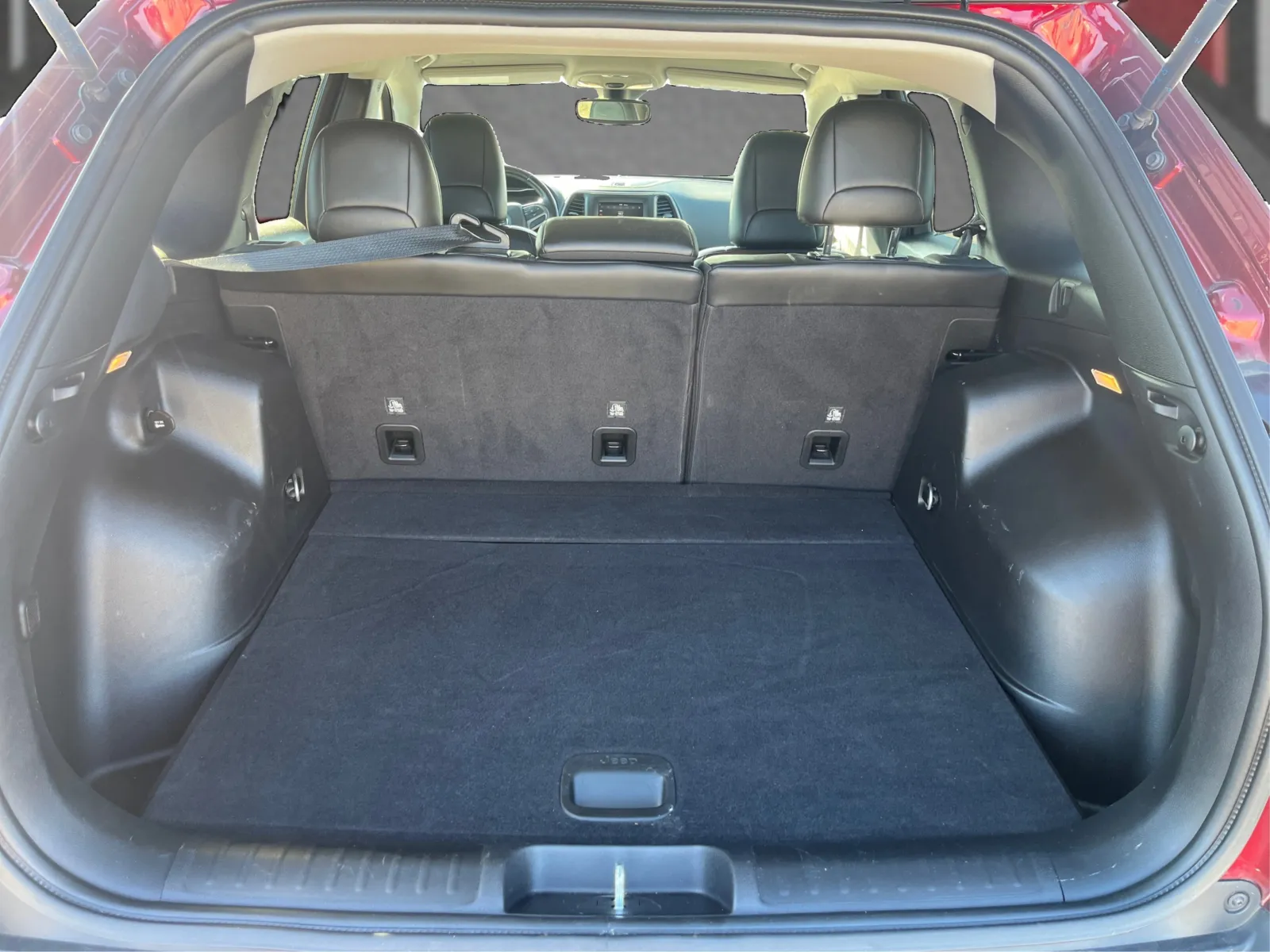 Jeep Cherokee photo 13