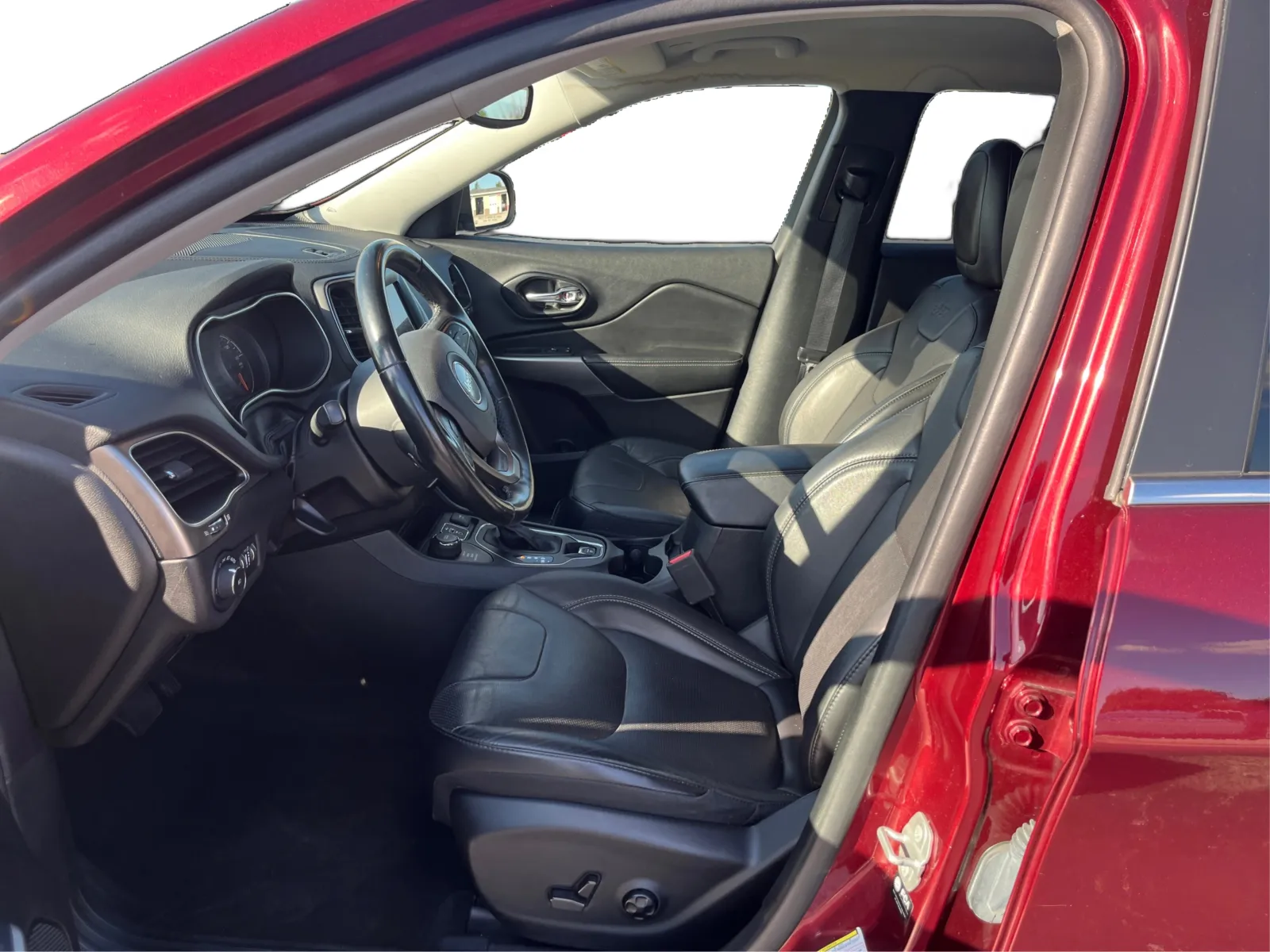 Jeep Cherokee photo 9