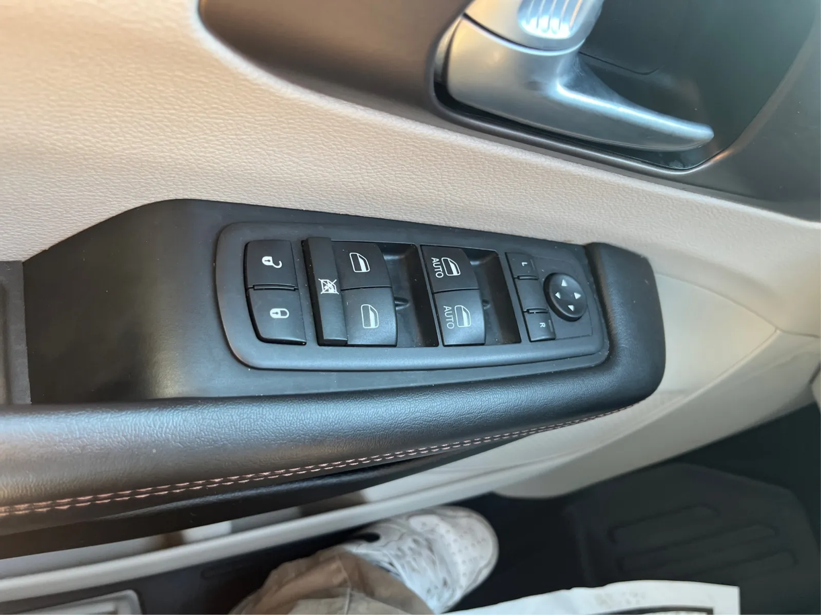 Chrysler Pacifica photo 19