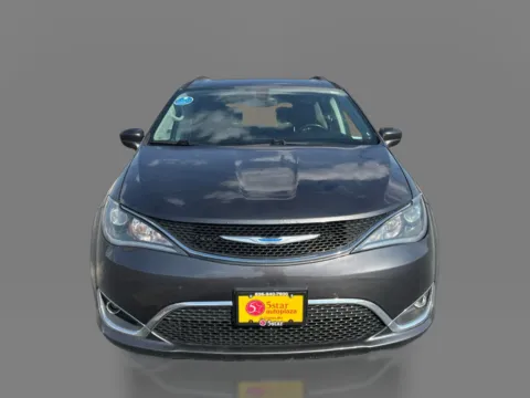 Photos of 2018 Chrysler Pacifica 4d Wagon Touring L for sale in Sedalia, MO at 5 Star Auto Plaza - Sedalia