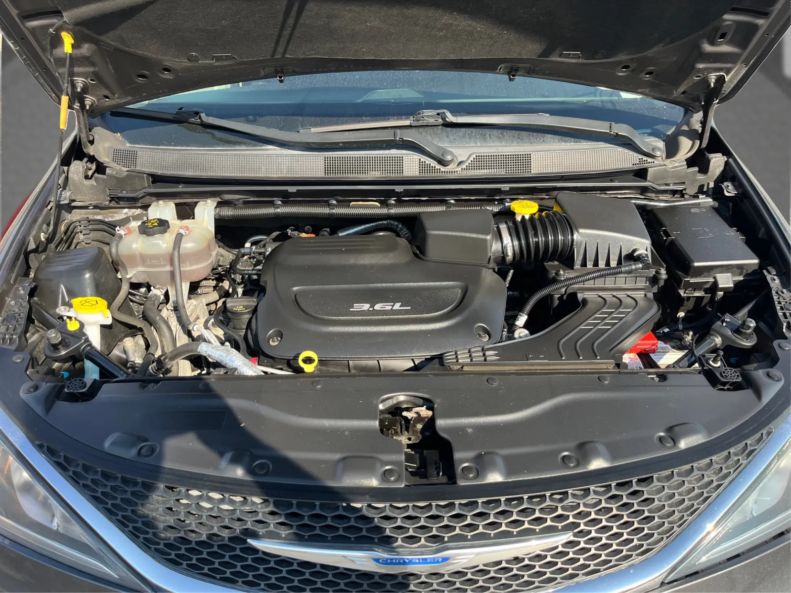 Chrysler Pacifica photo 11