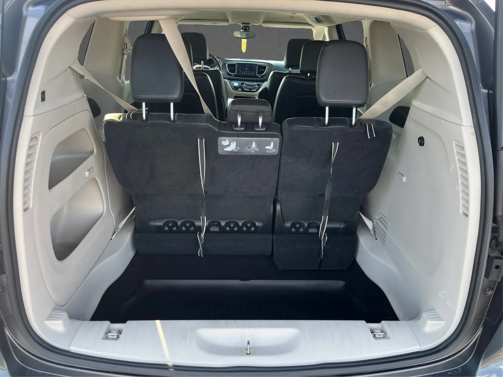 Chrysler Pacifica photo 13
