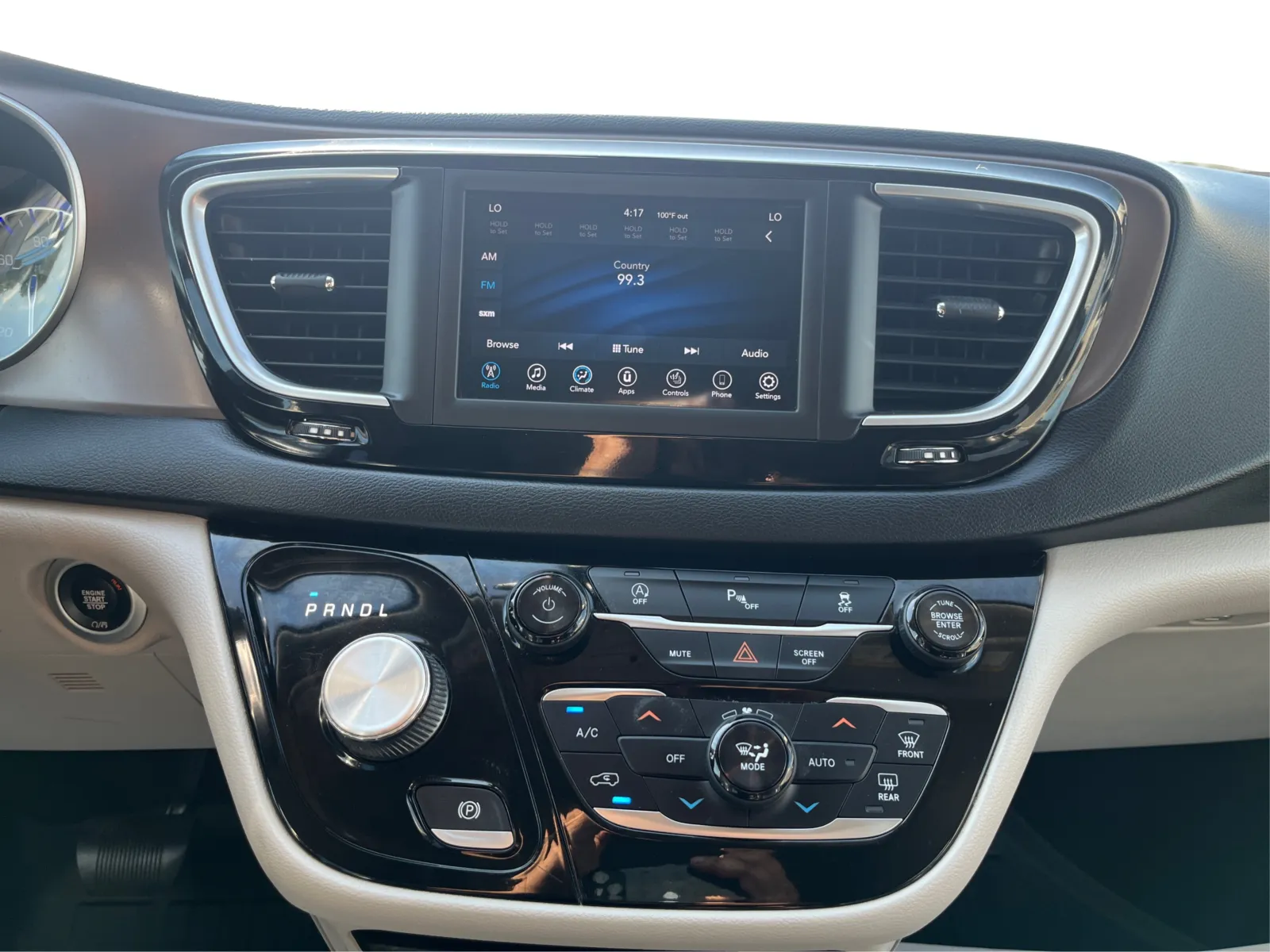 Chrysler Pacifica photo 14