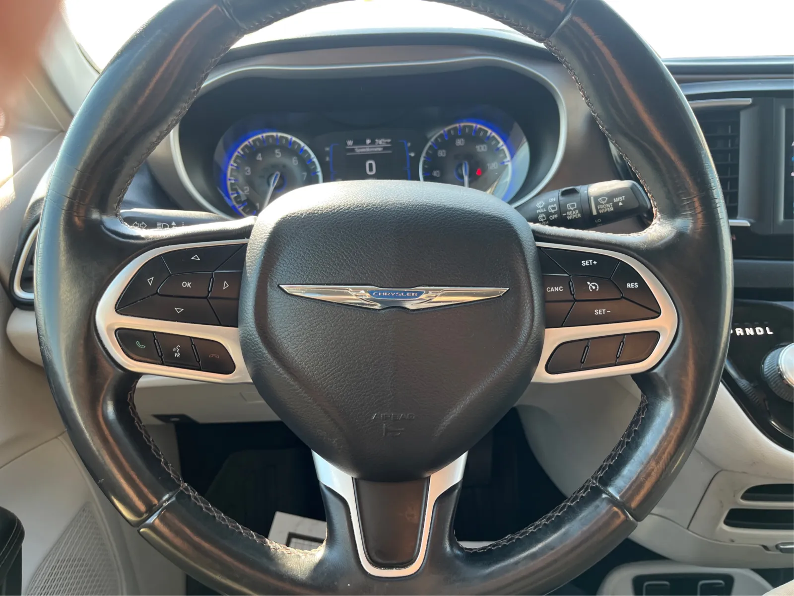 Chrysler Pacifica photo 17