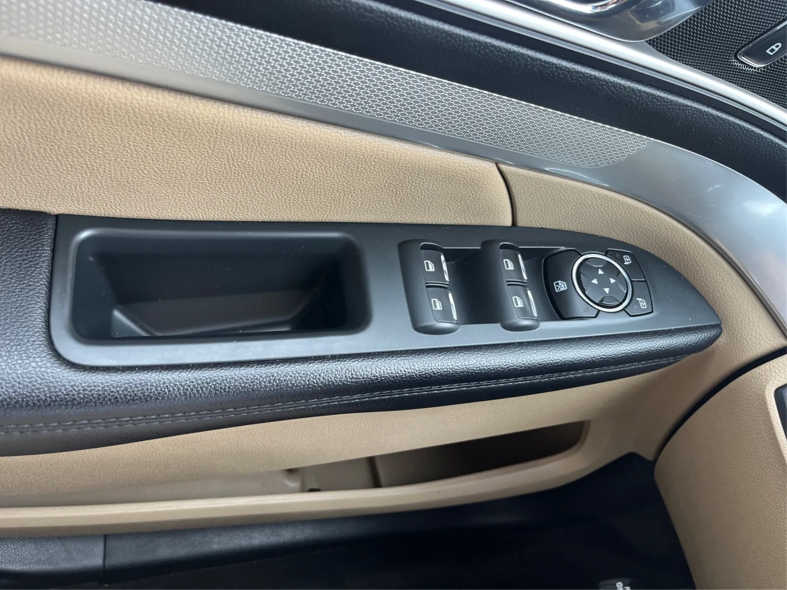 Ford Explorer photo 19