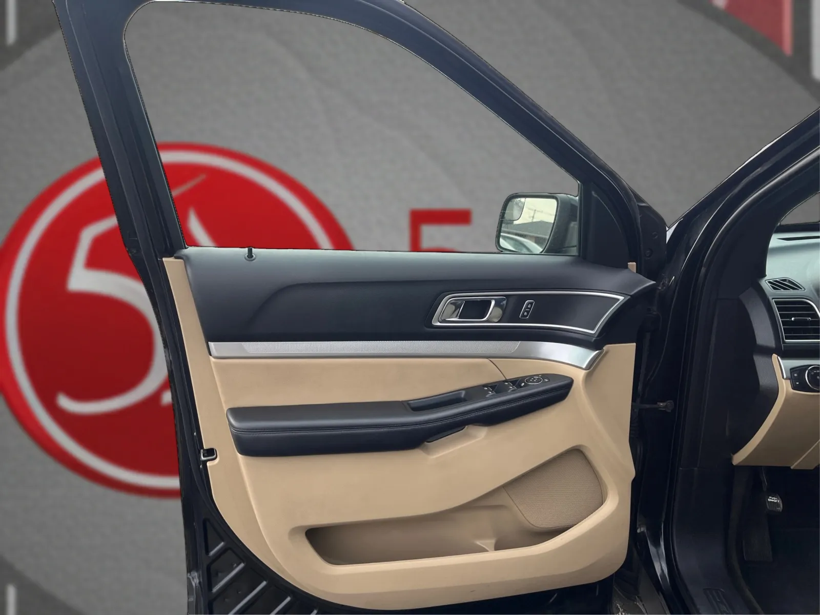 Ford Explorer photo 20