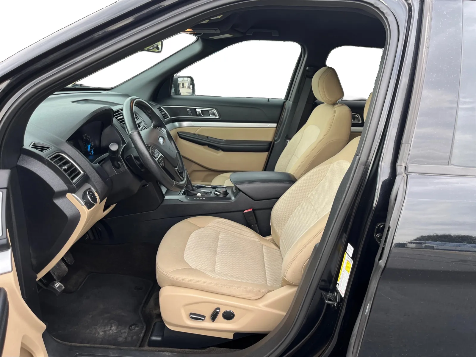 Ford Explorer photo 9