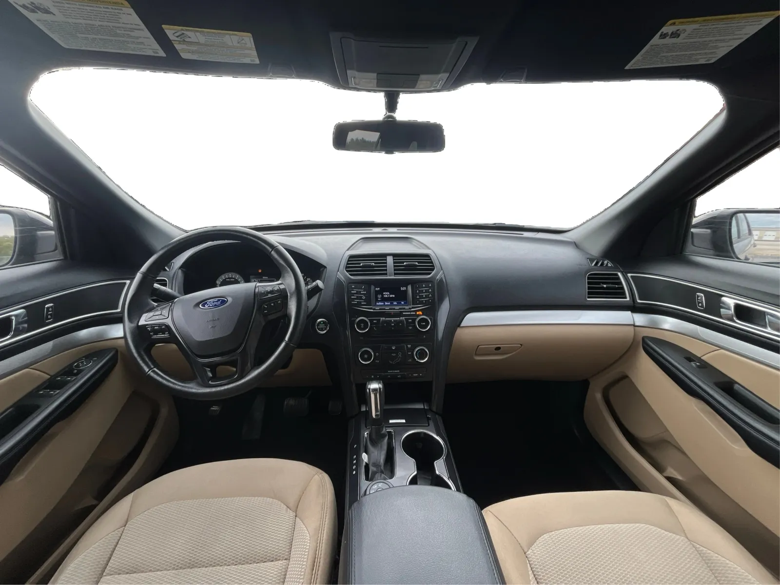 Ford Explorer photo 23