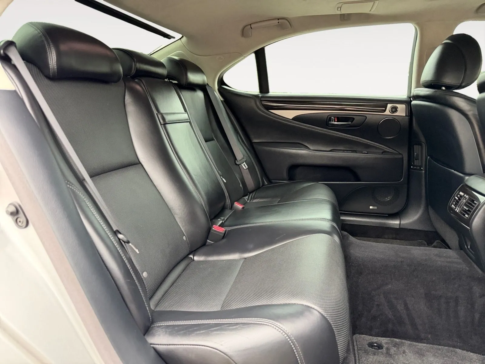 2017 Lexus LS L - Photo 23