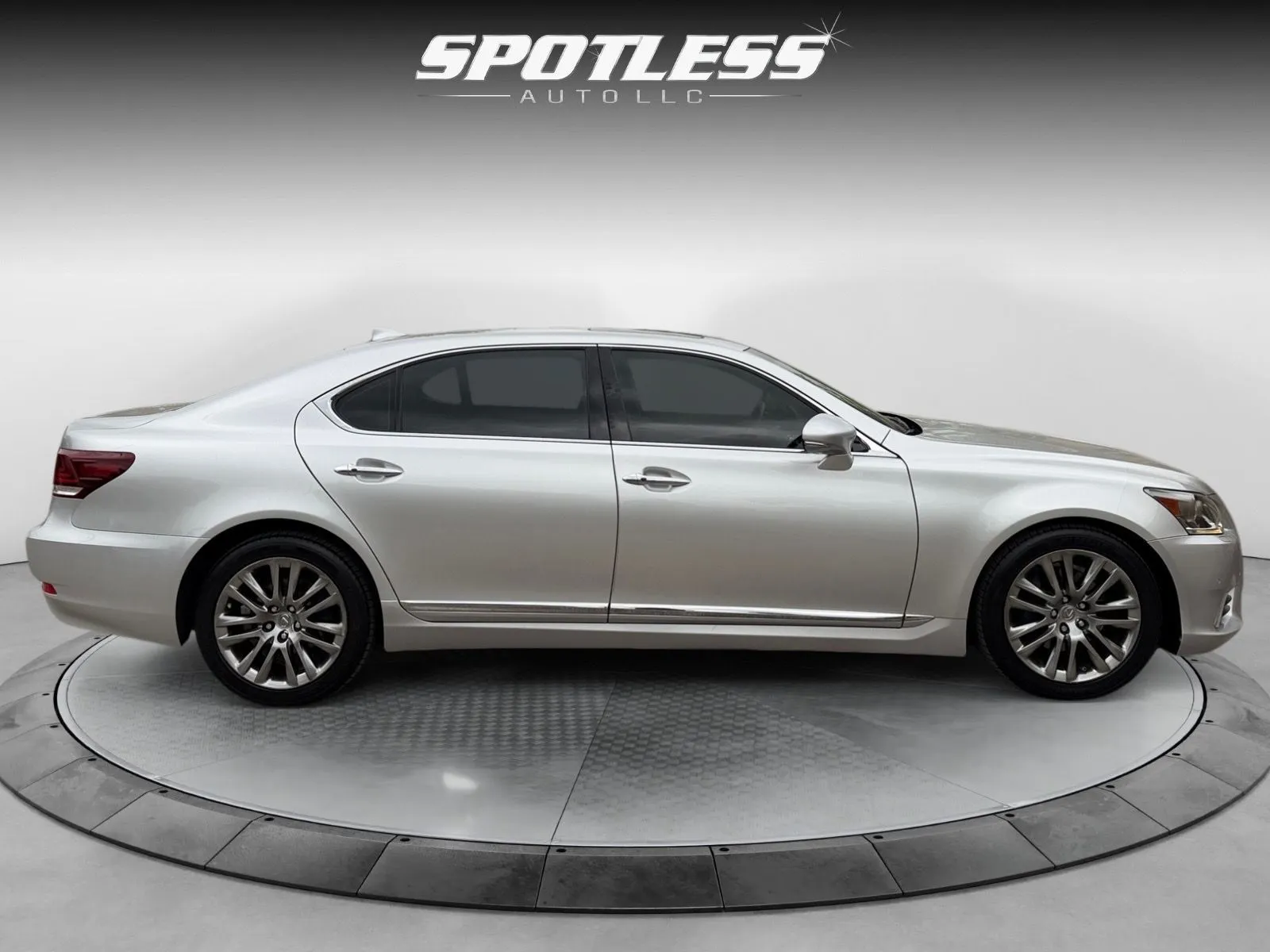 2017 Lexus LS L - Photo 8