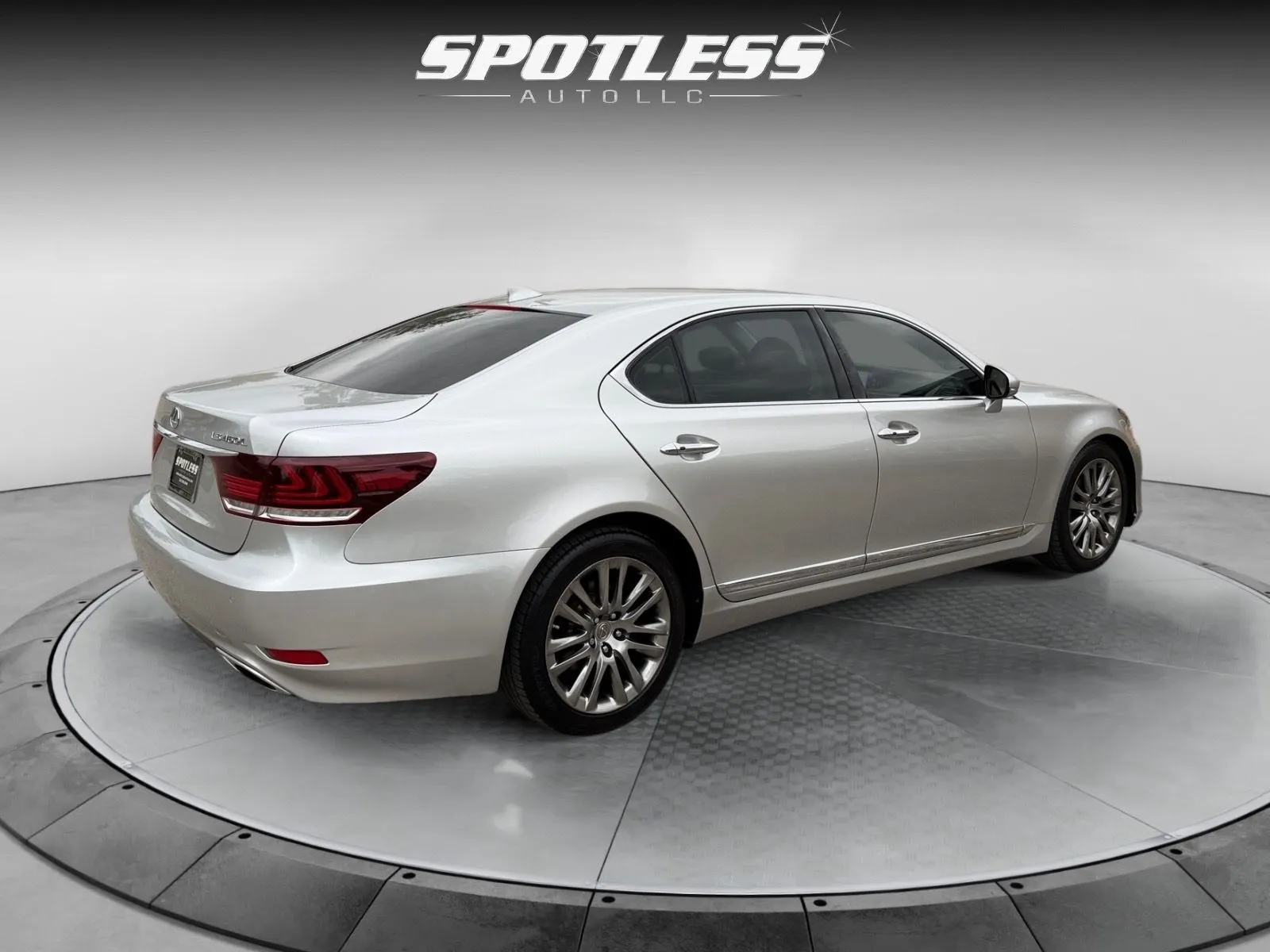 2017 Lexus LS L - Photo 7