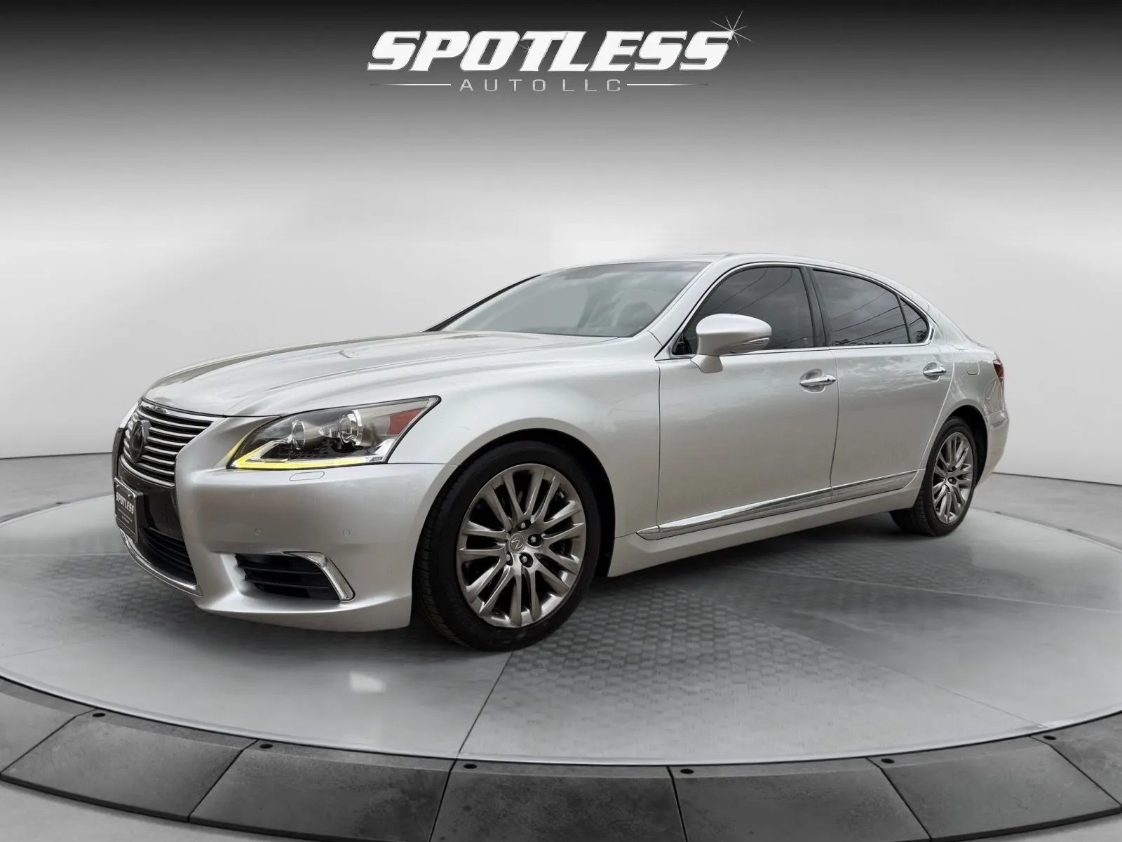 2017 Lexus LS L - Photo 3