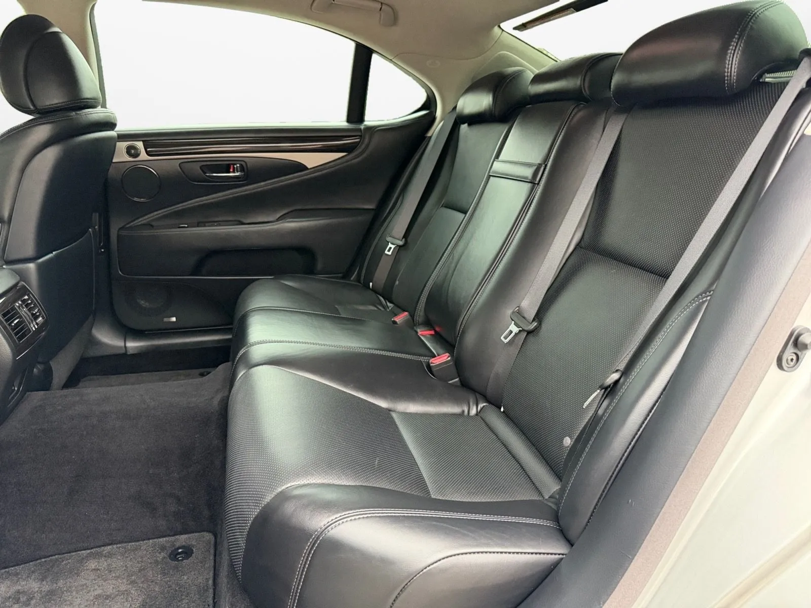 2017 Lexus LS L - Photo 24