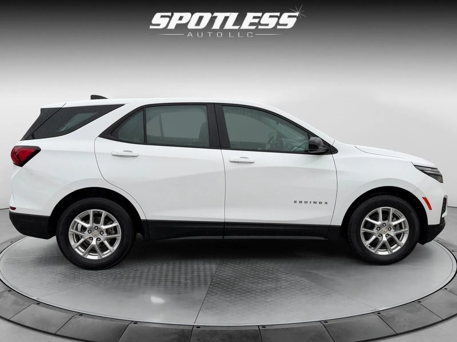 2024 Chevrolet Equinox LS - Photo 8