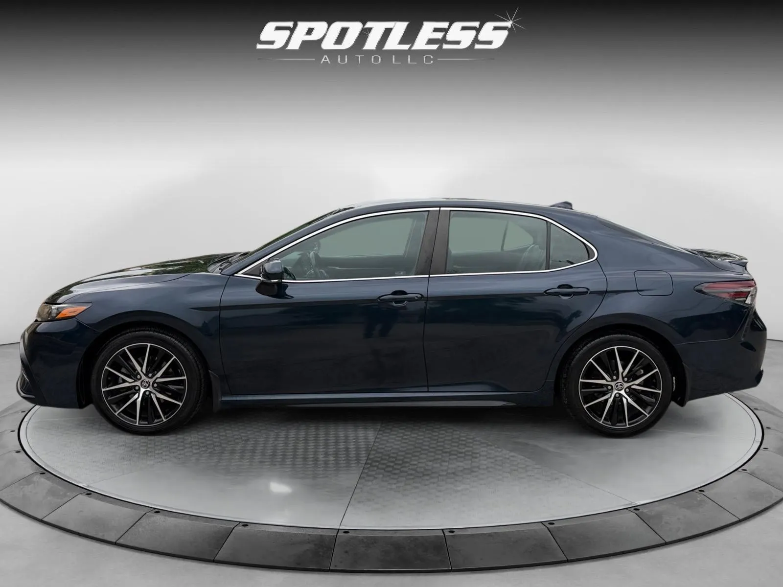 Toyota Camry photo 3