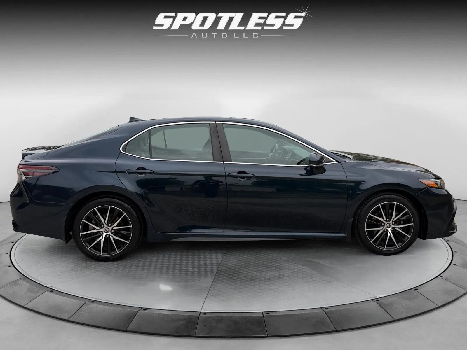 Toyota Camry photo 8