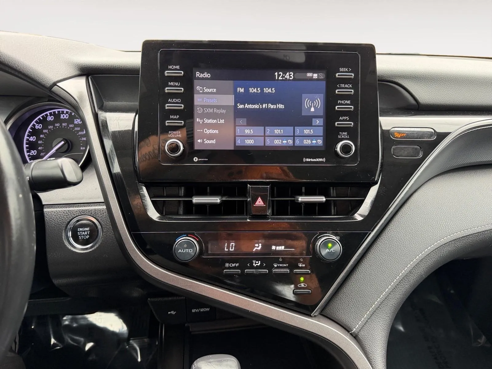 Toyota Camry photo 22