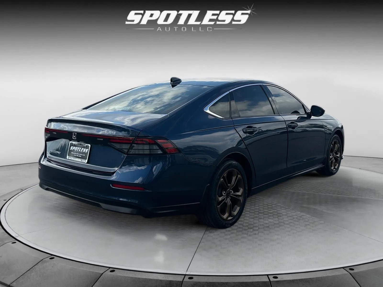 Honda Accord photo 7