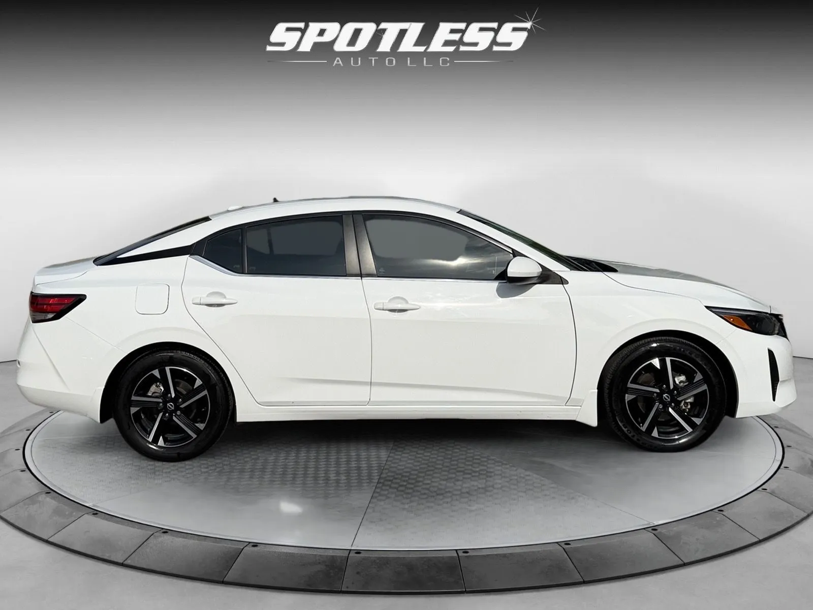 Nissan Sentra photo 8