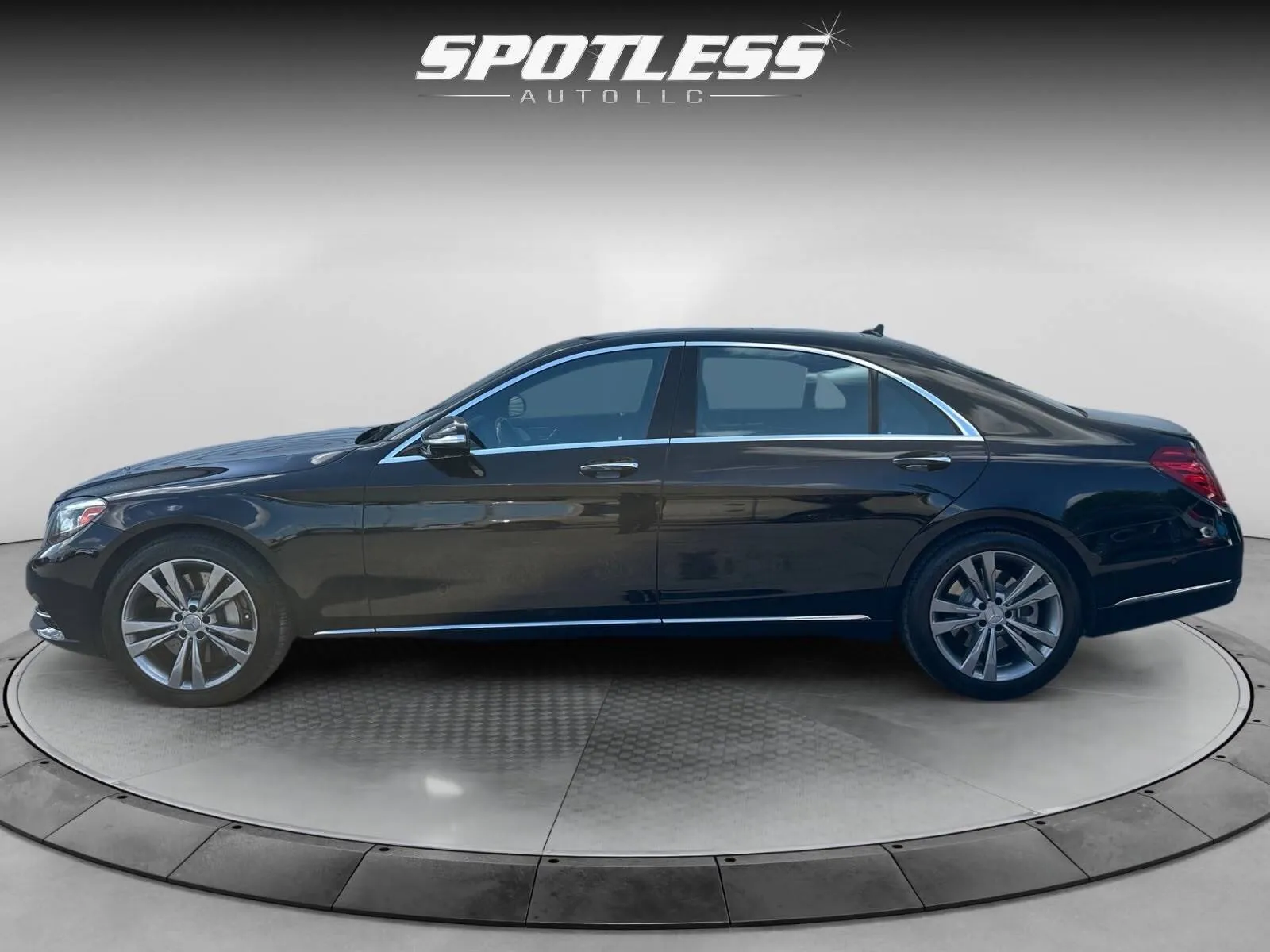 Mercedes-Benz S-Class photo 4