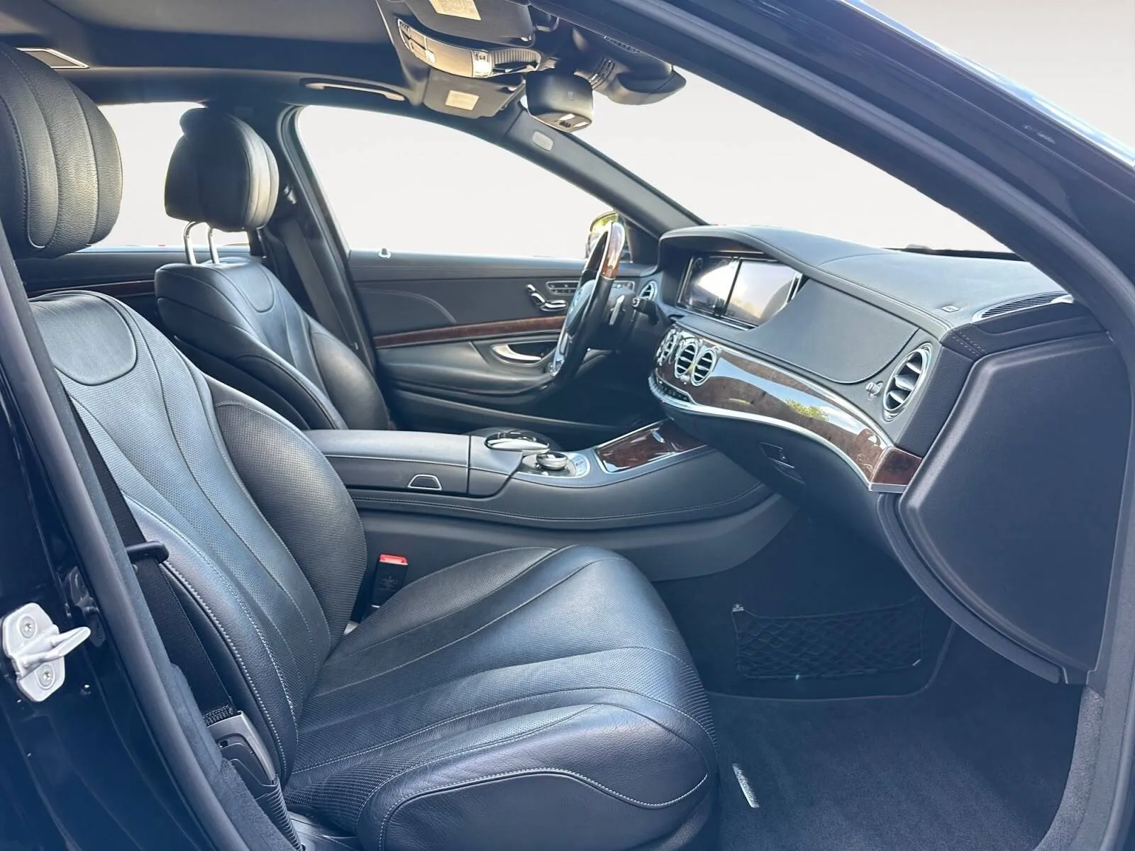 Mercedes-Benz S-Class photo 24