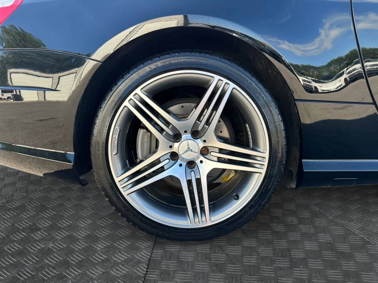 Mercedes-Benz SL-Class photo 21