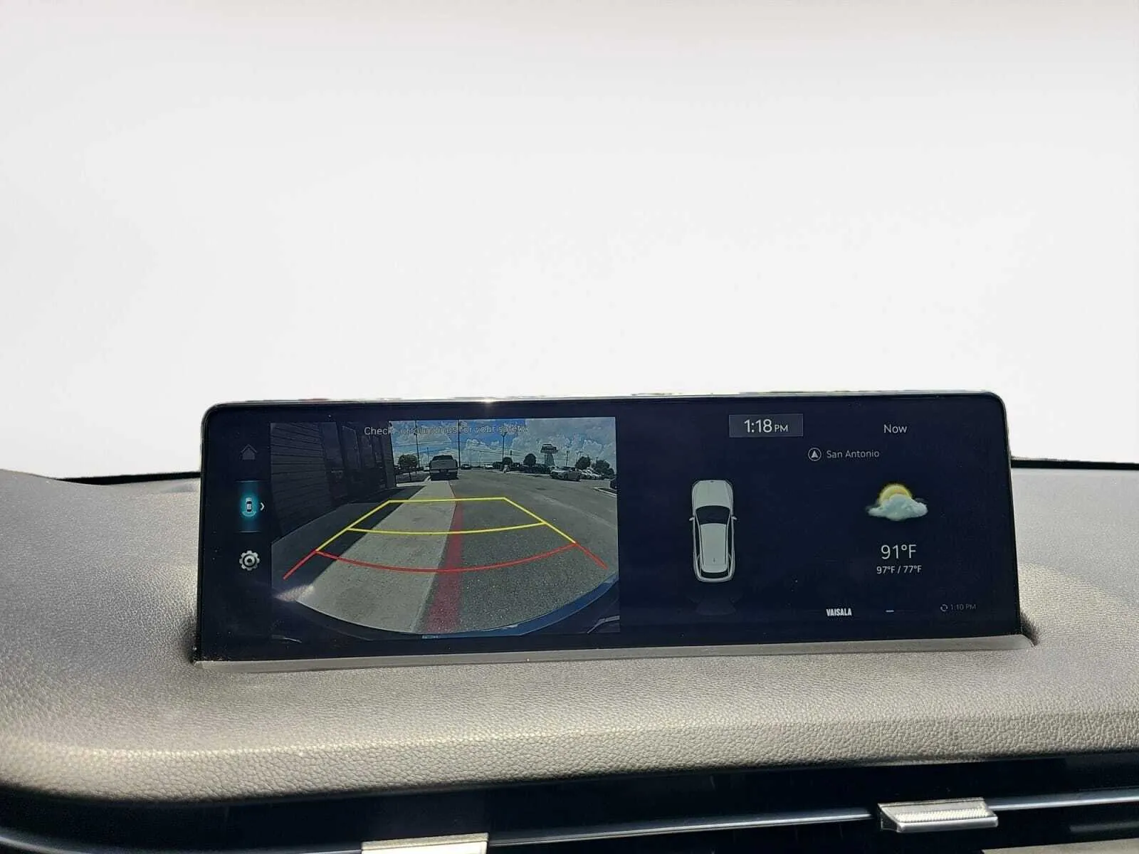 Genesis GV70 photo 23
