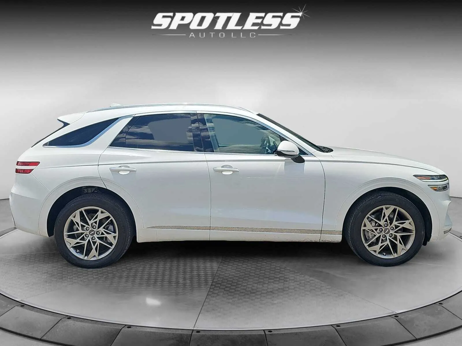 Genesis GV70 photo 8