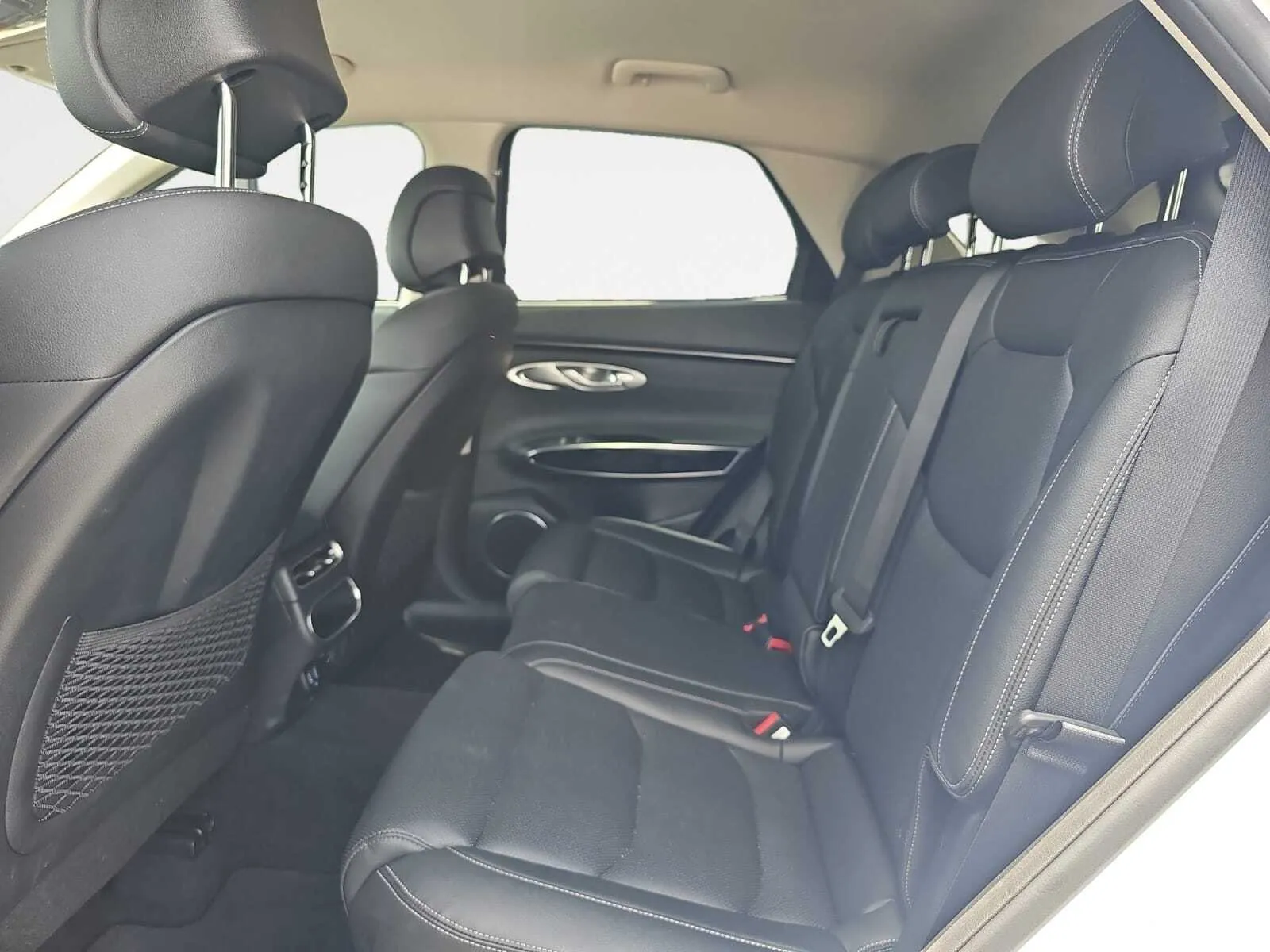 Genesis GV70 photo 24