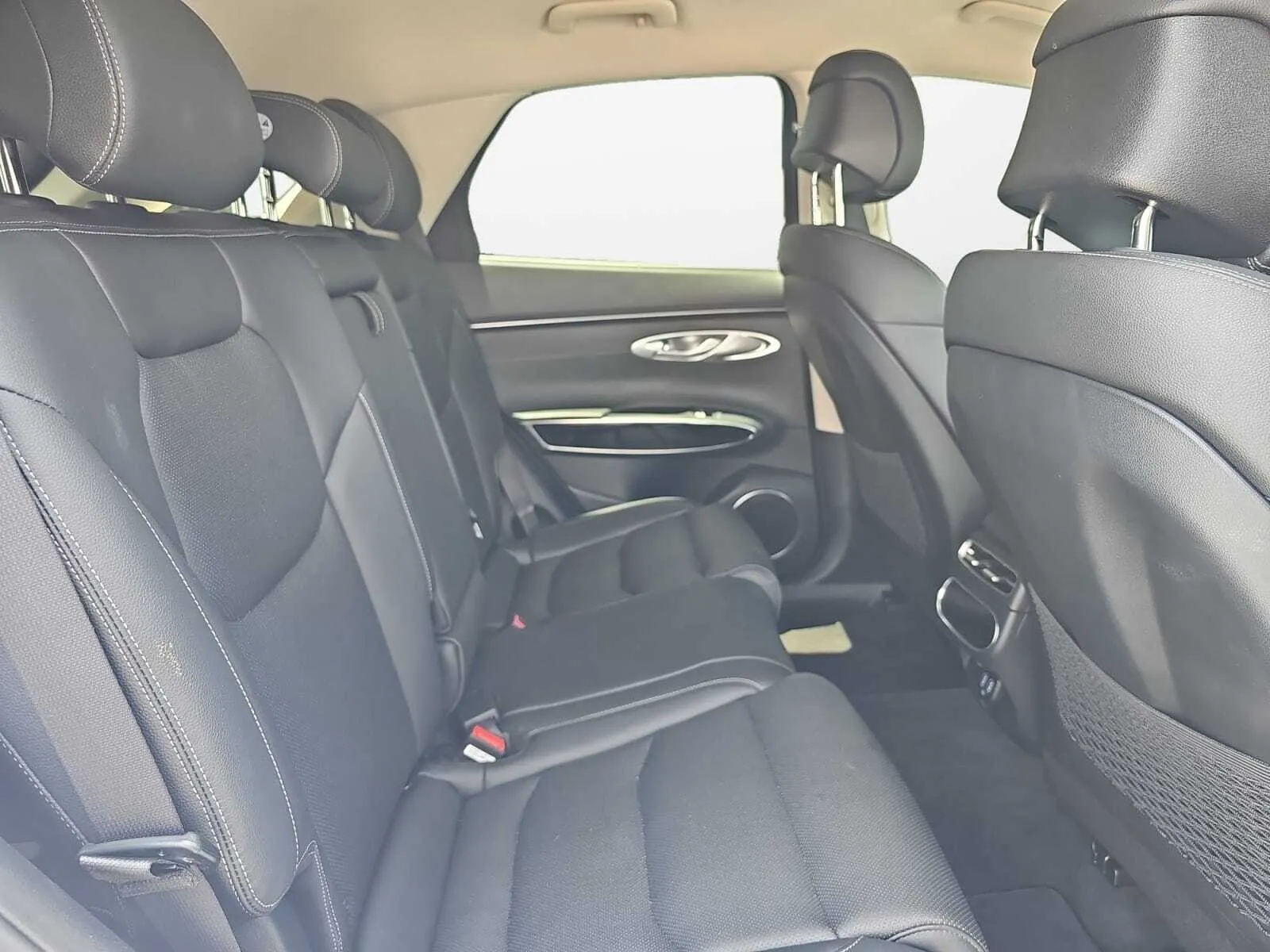 Genesis GV70 photo 26
