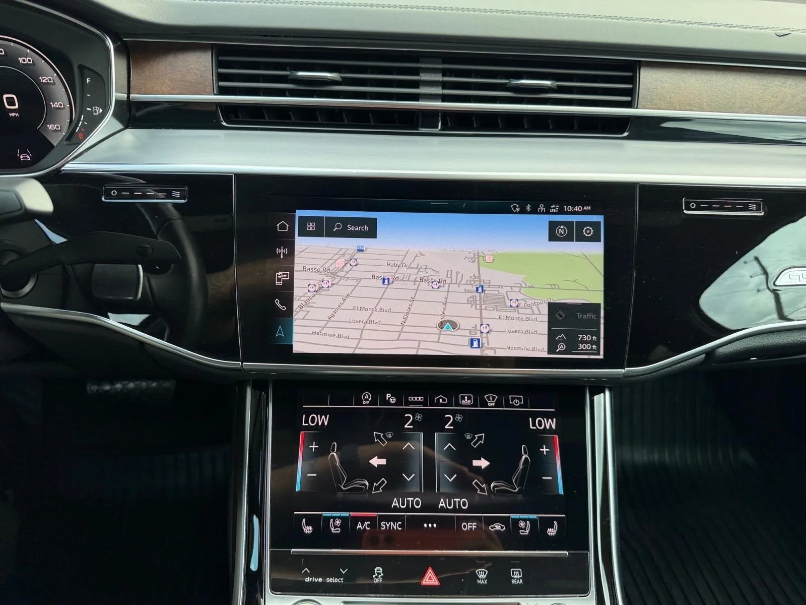 Audi A8 L photo 25