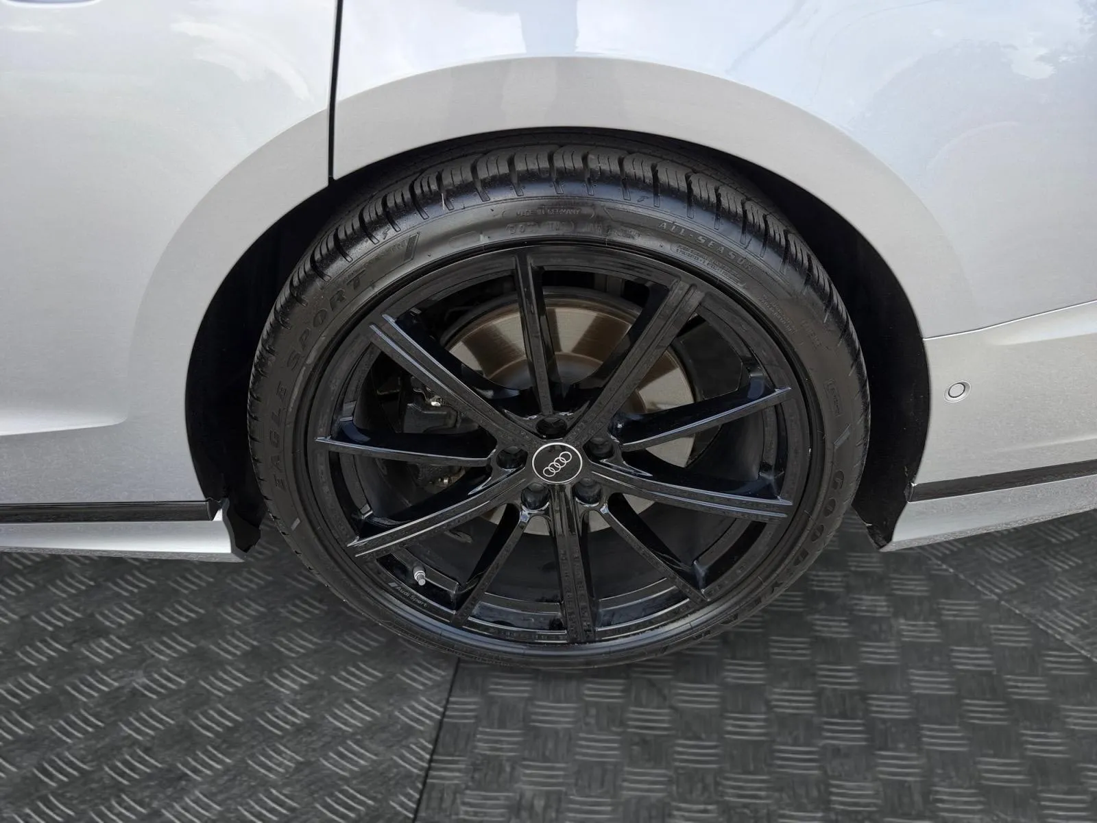 Audi A8 L photo 14
