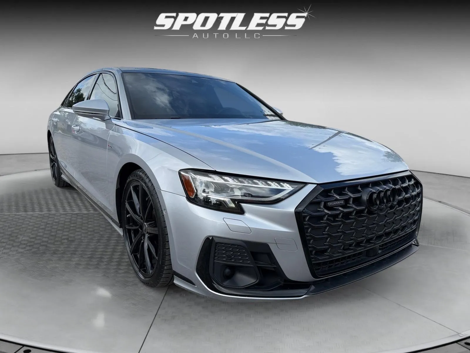 Audi A8 L photo 9