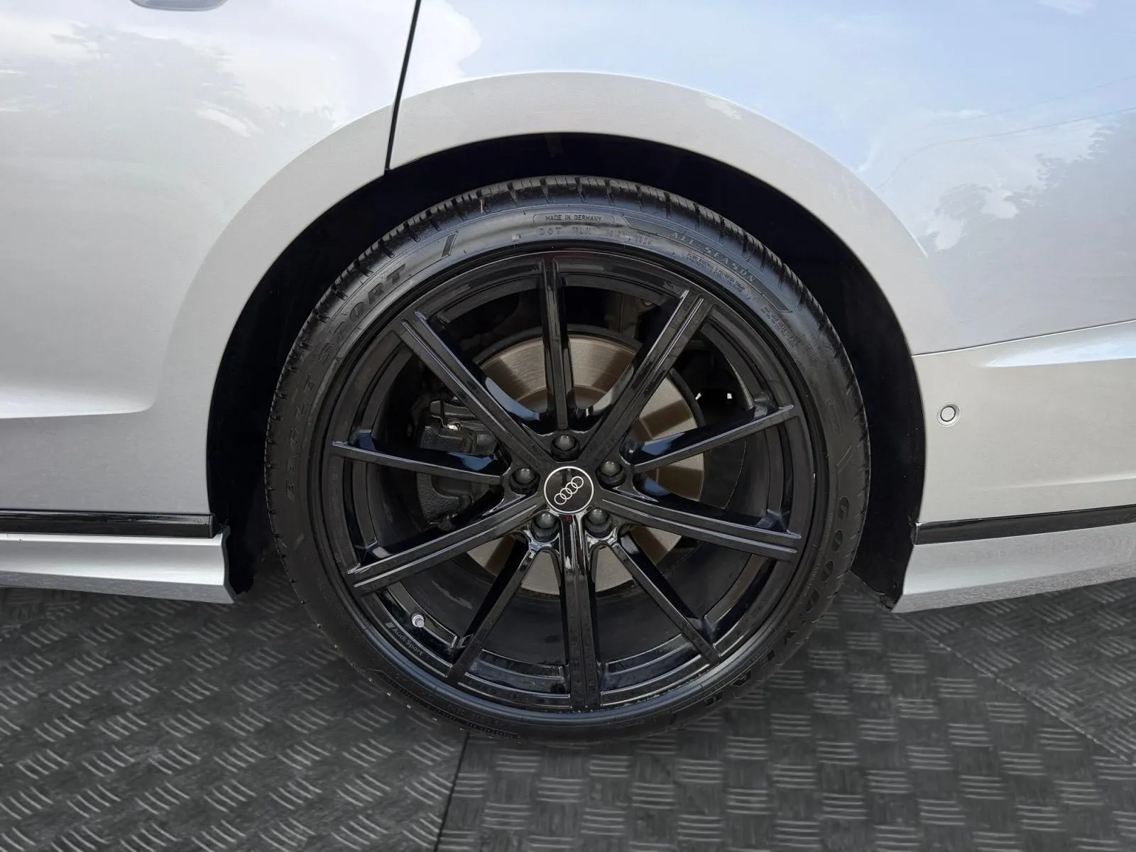 Audi A8 L photo 15
