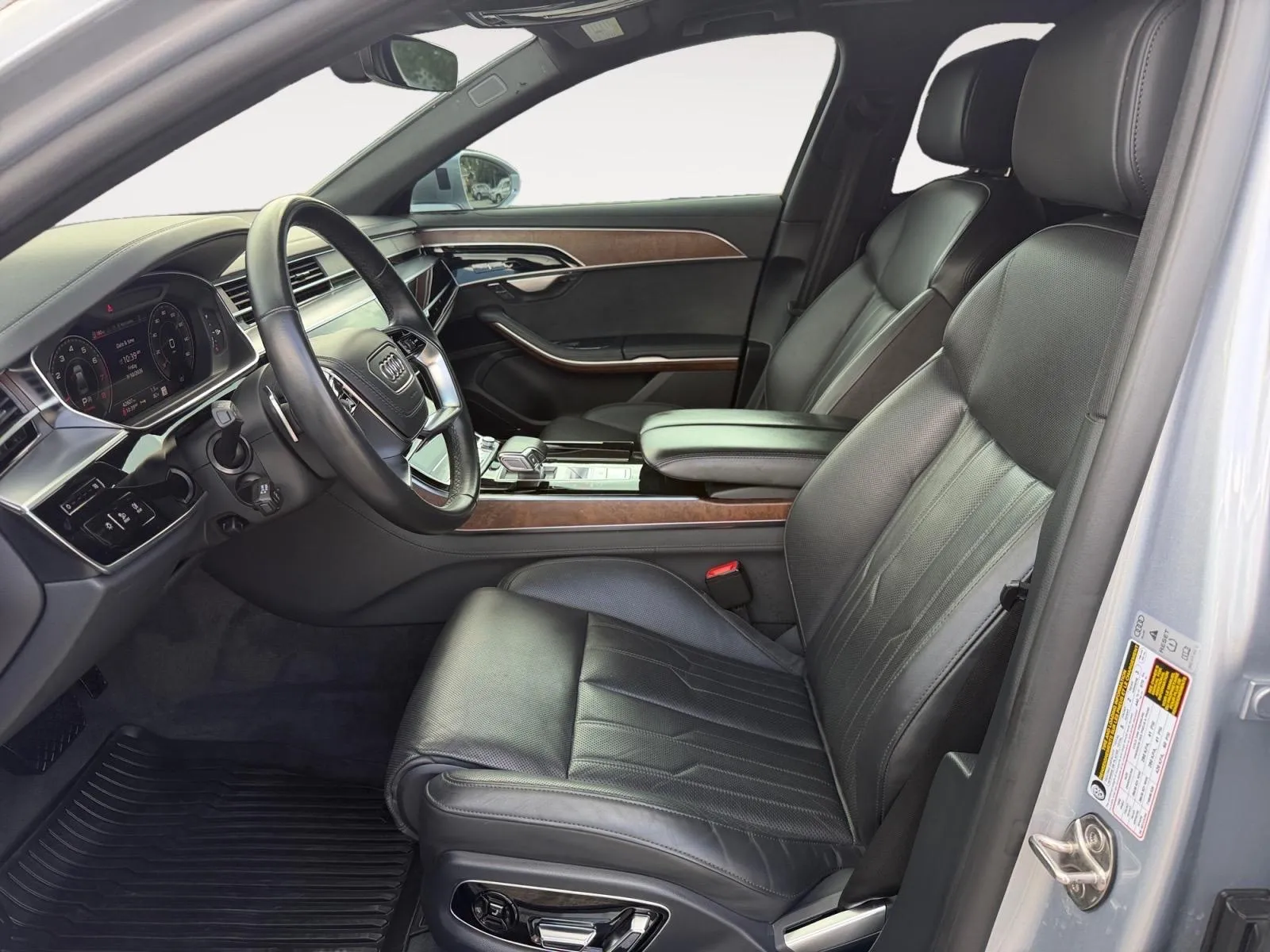 Audi A8 L photo 19