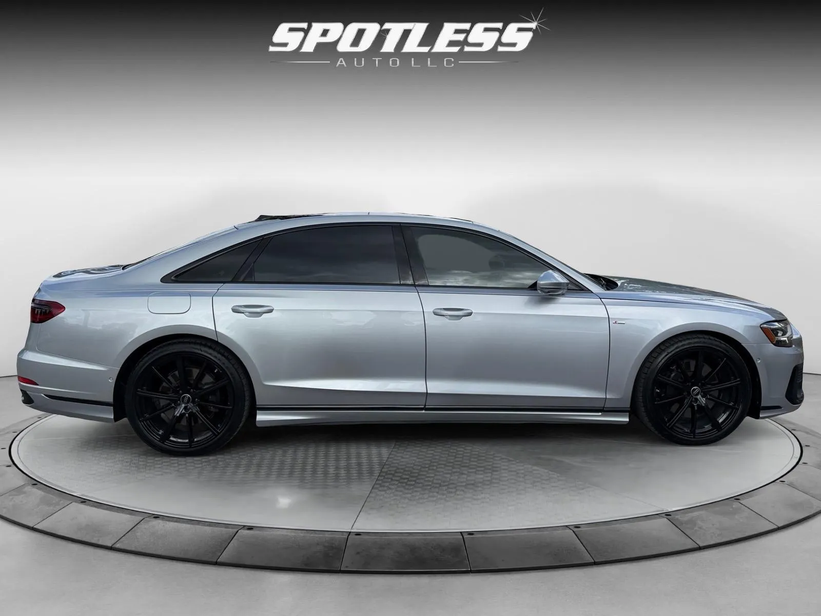 Audi A8 L photo 8