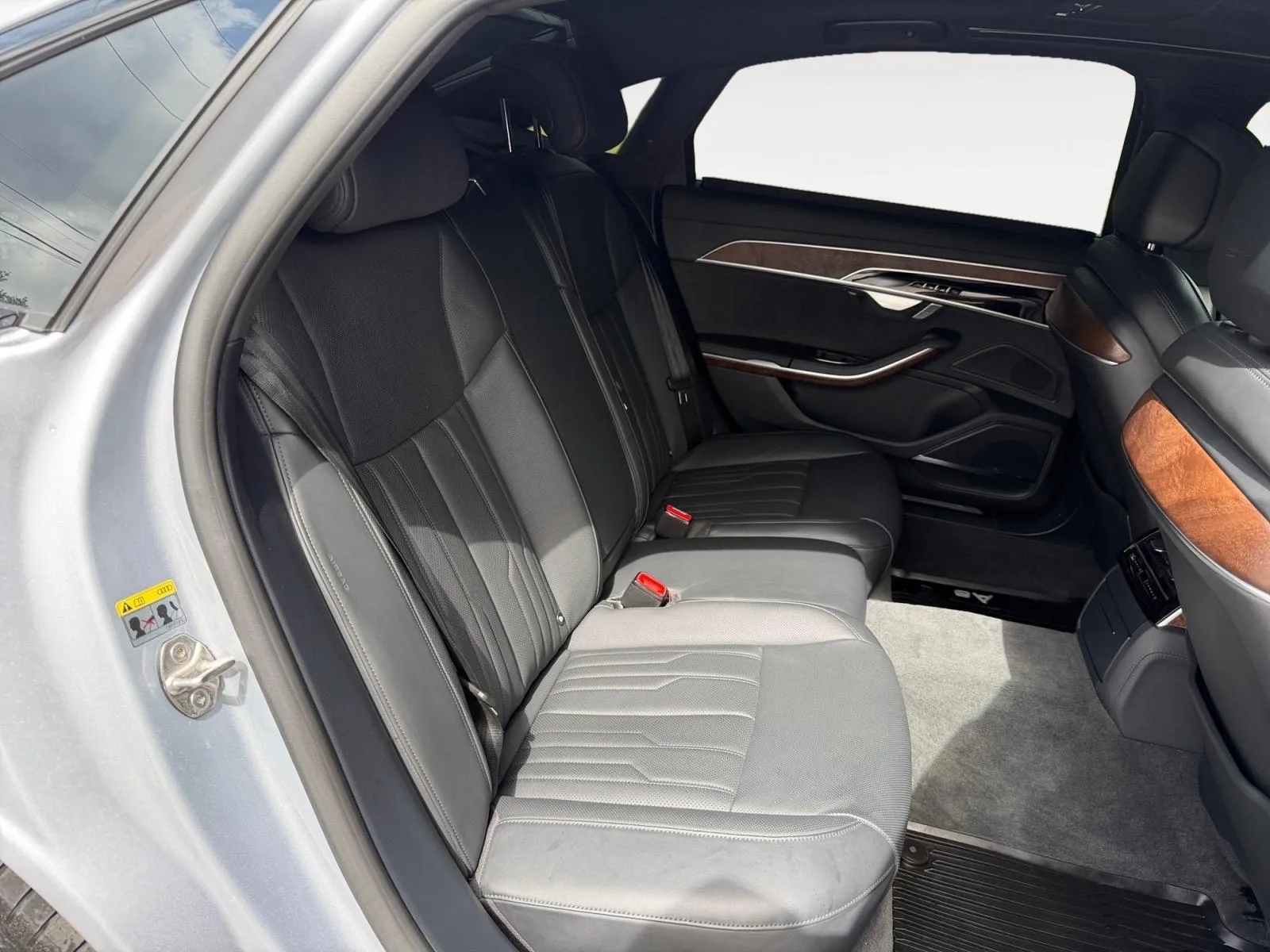 Audi A8 L photo 23