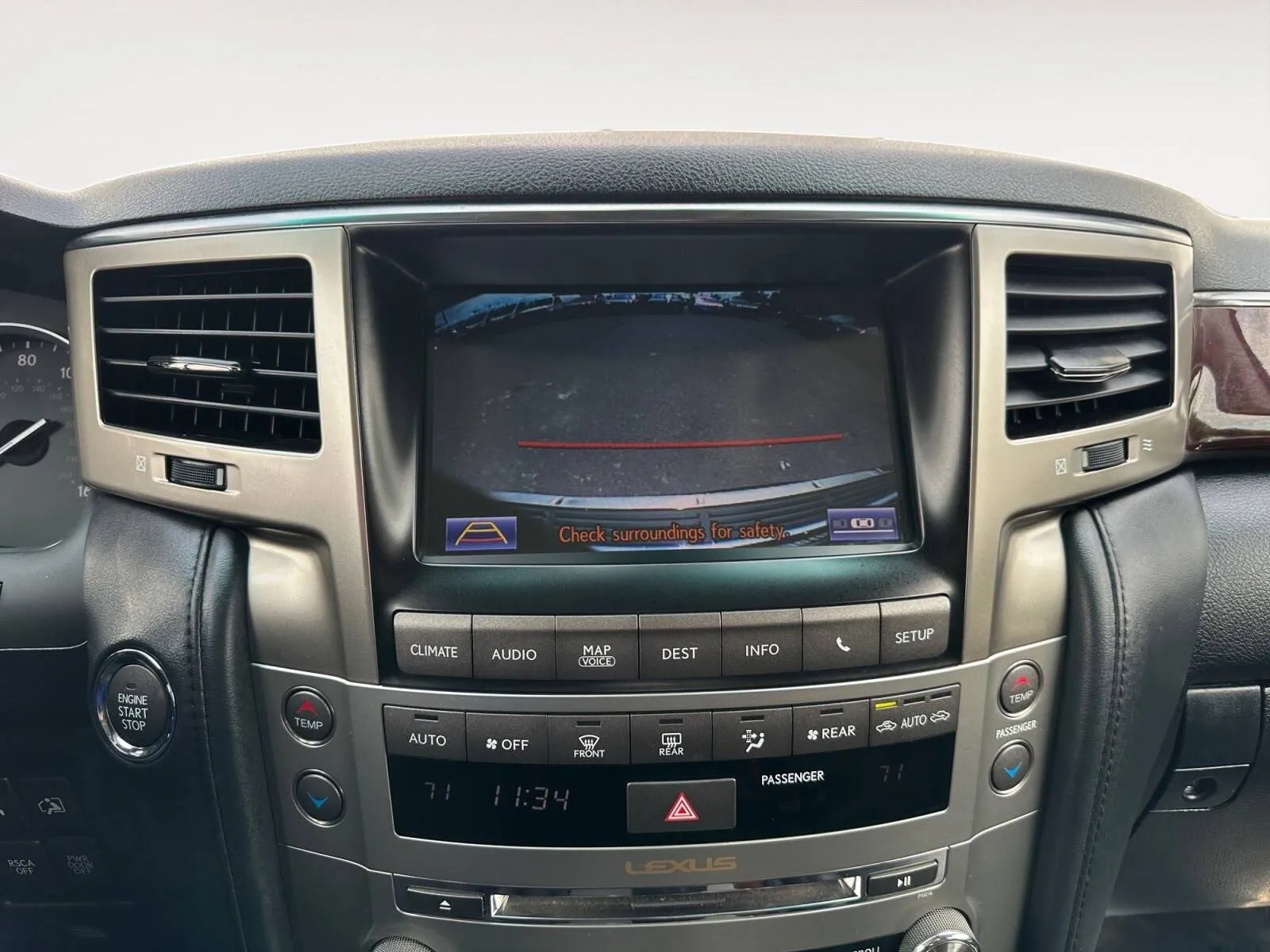 Lexus LX photo 23