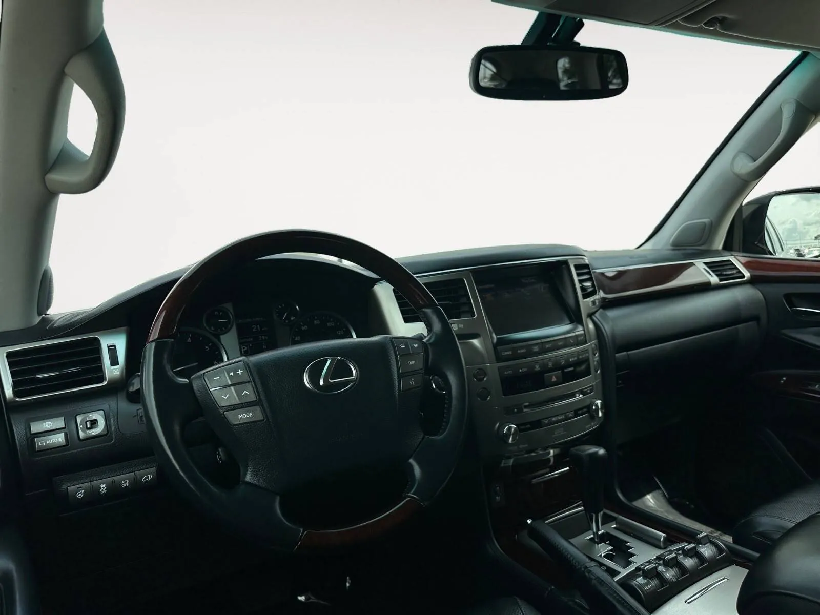 Lexus LX photo 20