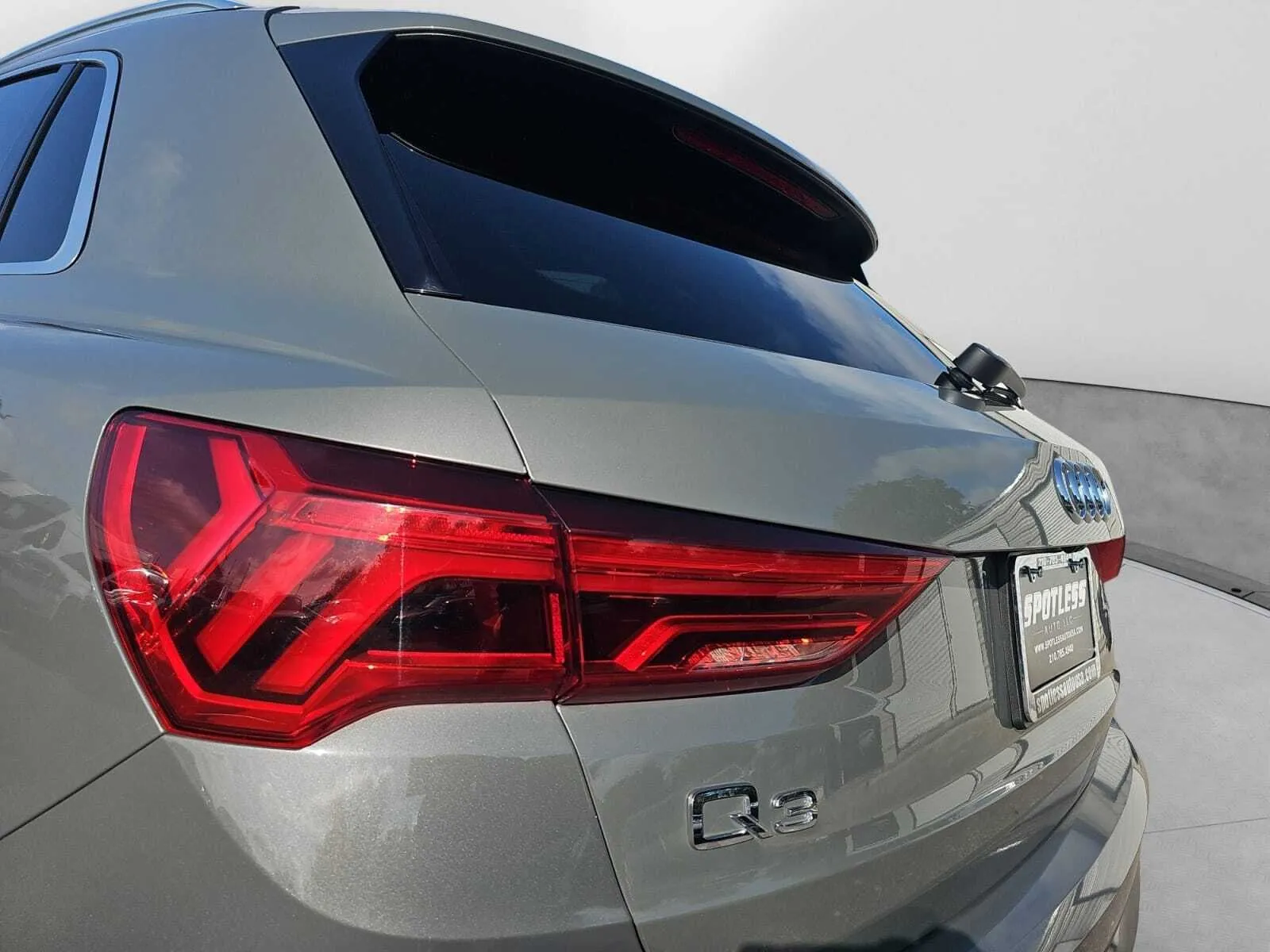 Audi Q3 photo 13
