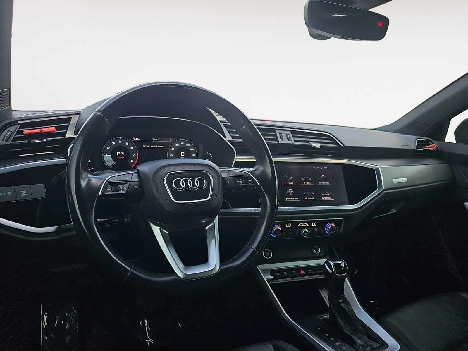 Audi Q3 photo 21