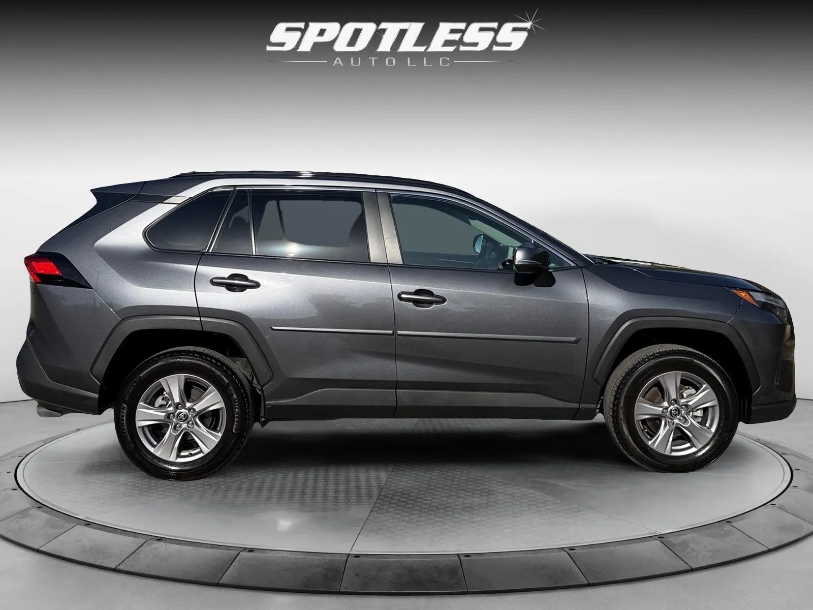 Toyota RAV4 photo 8