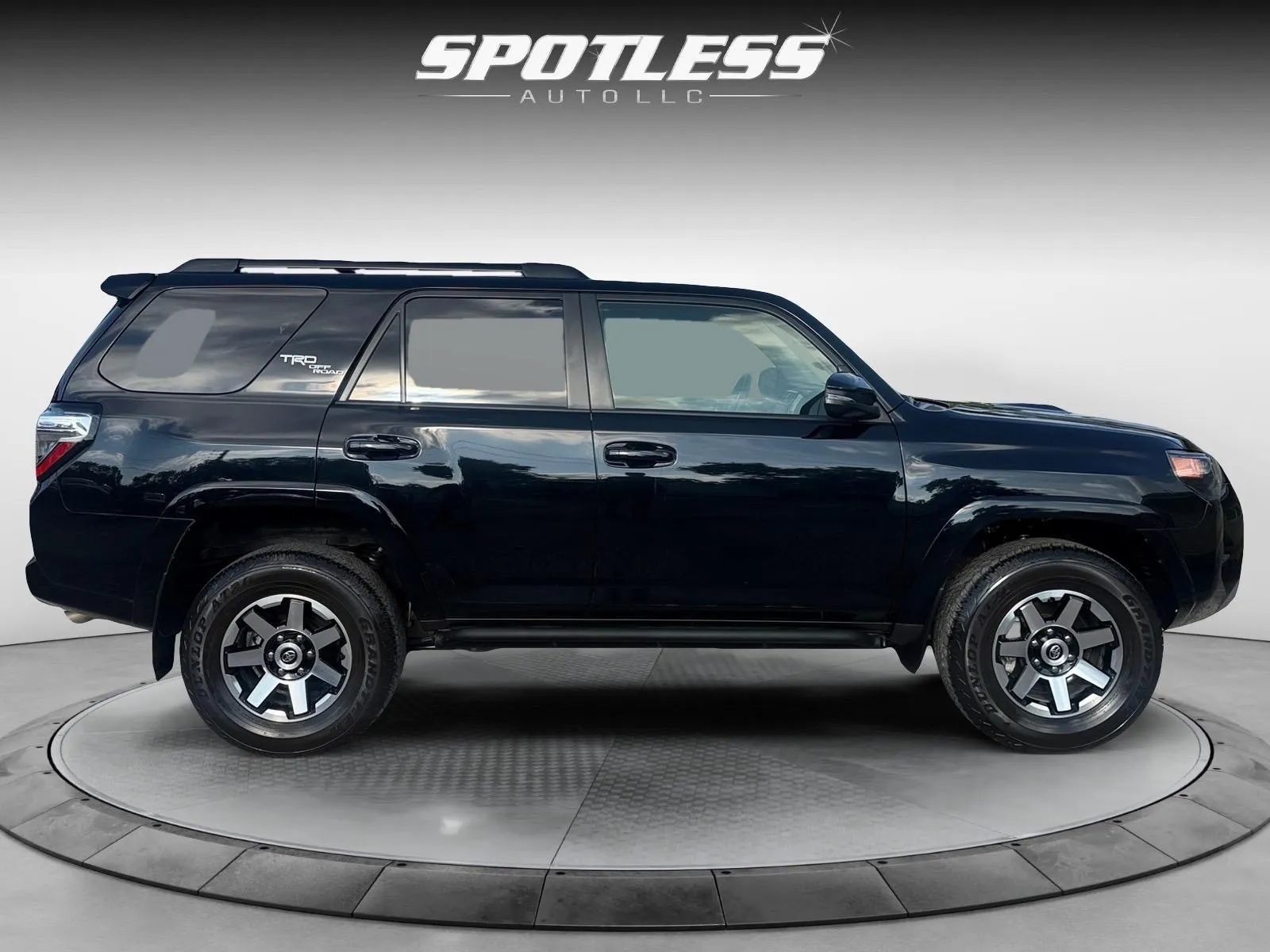 Toyota 4Runner photo 8
