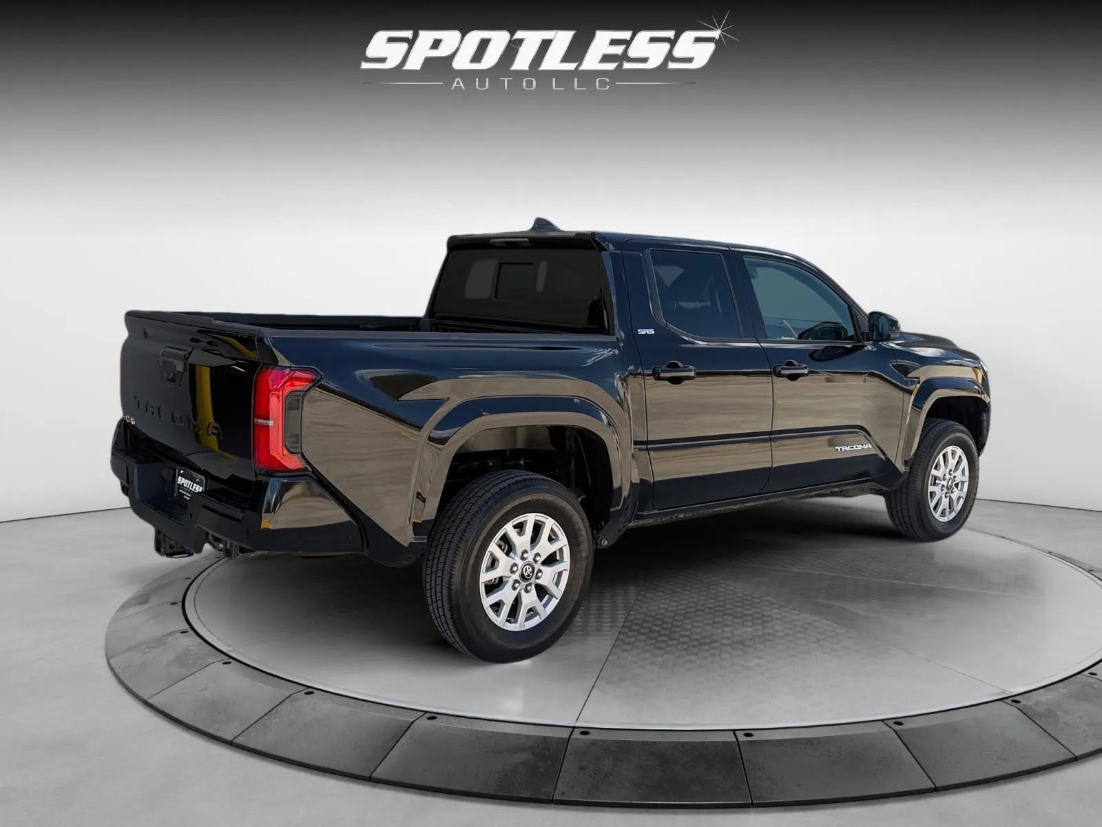 Toyota Tacoma photo 7