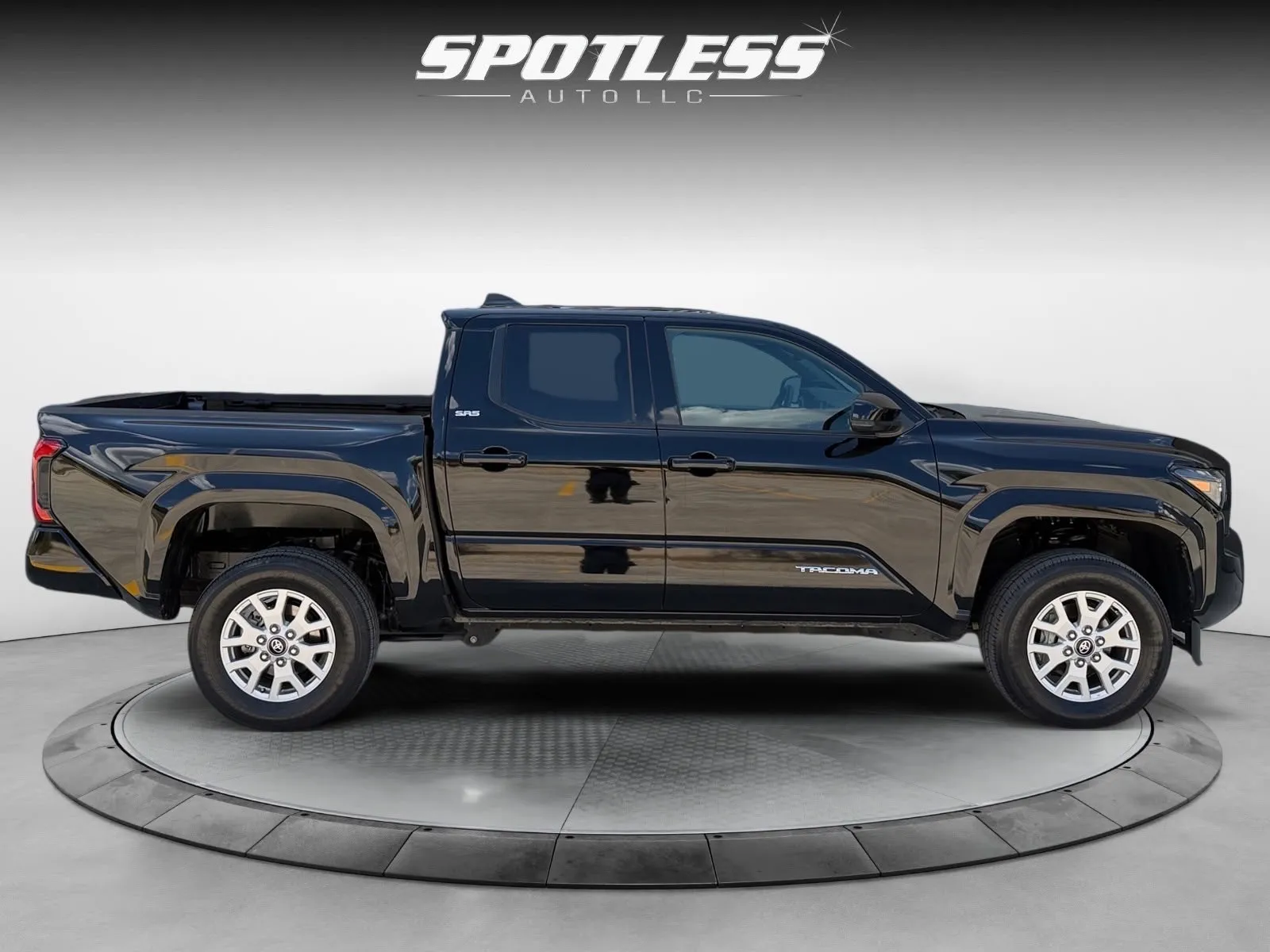 Toyota Tacoma photo 8