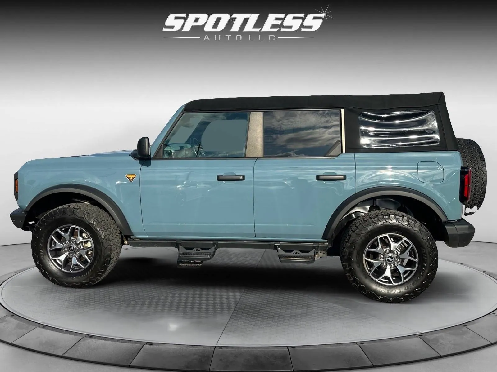 Ford Bronco photo 4