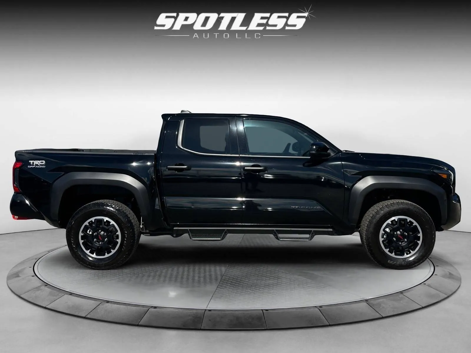 Toyota Tacoma photo 8