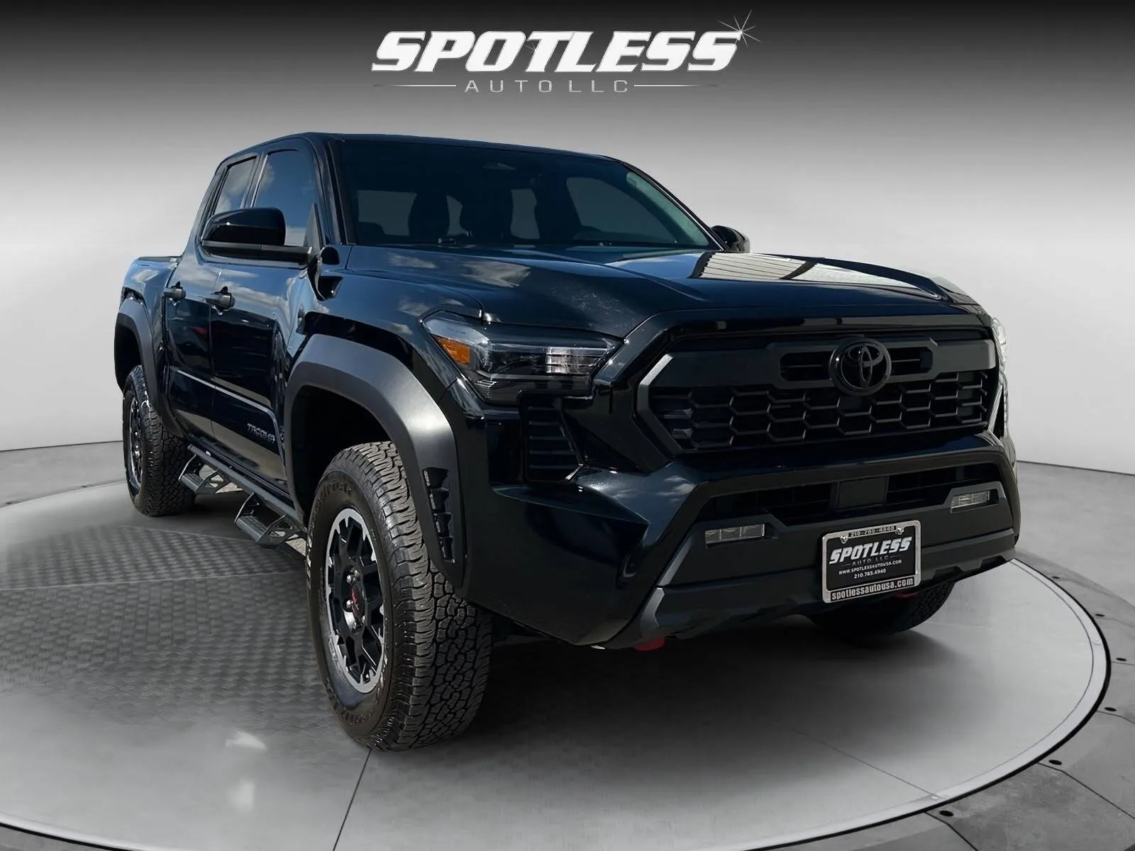 Toyota Tacoma photo 9