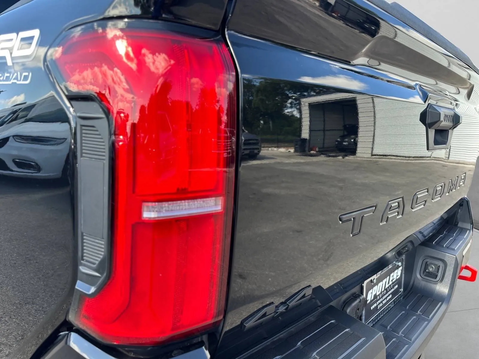 Toyota Tacoma photo 13